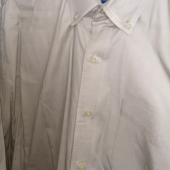 Button down - Picture 2 of 3